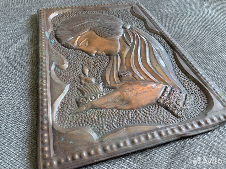 Картина Чеканка медь девушка со свечей