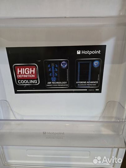 Встраиваемый холодильник Hot-Point