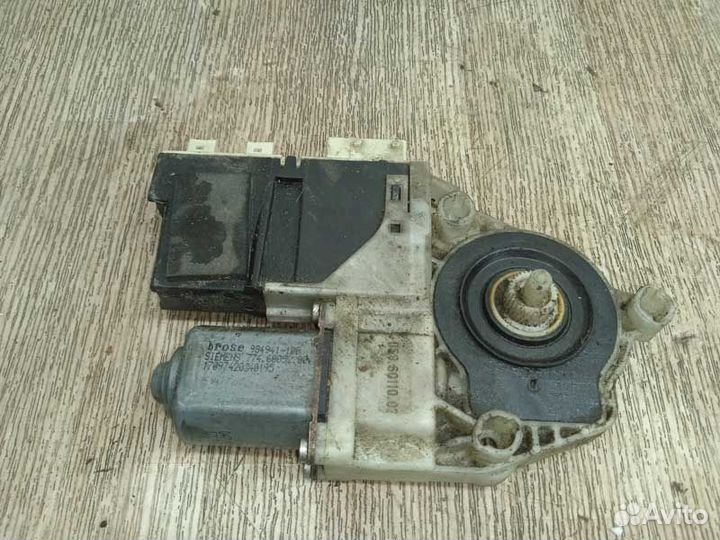 Моторчик стеклоподъемника двери передней левой Citroen C4 I (2004—2014) 9681577780