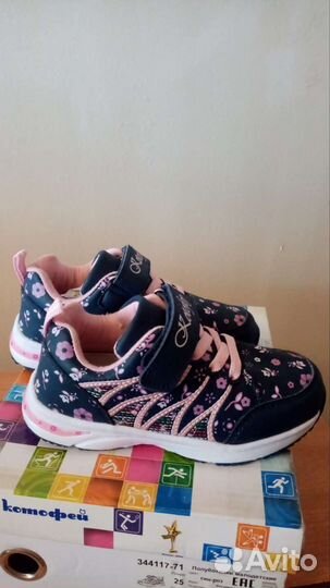 Кроссовки для девочки