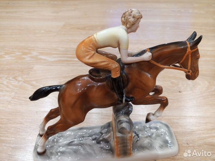 Статуэтка Наездница, Германия