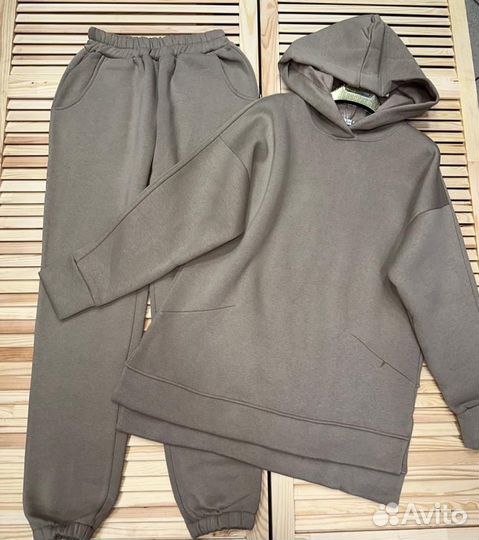 Спортивный костюм женский