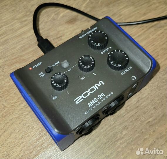 Zoom AMS-24