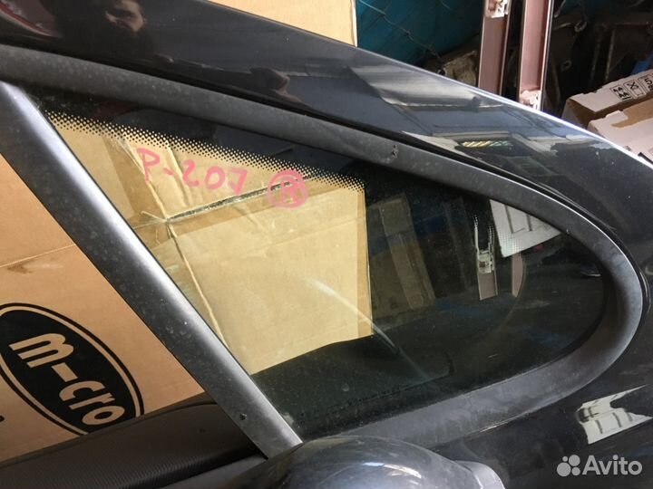 Стекло правой двери Peugeot 207 / Пежо 207
