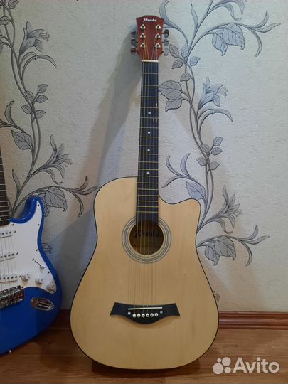 Акустическая гитара