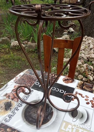 Кованые подставки для цветов