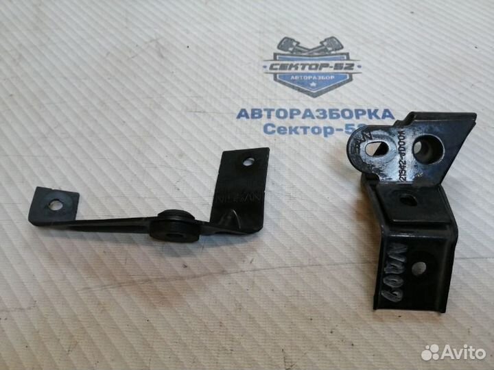 Кронштейн радиатора Nissan Qashqai J10