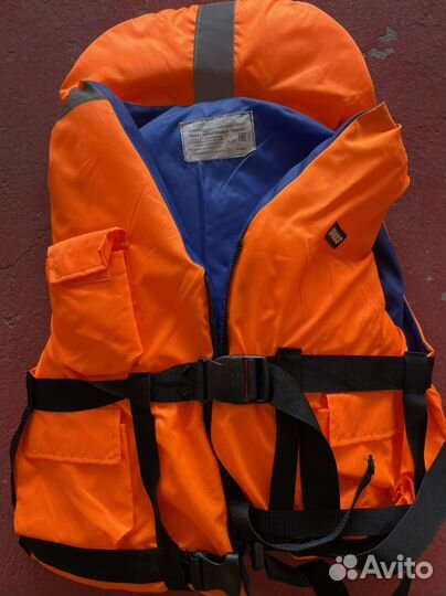 Спасательный жилет
