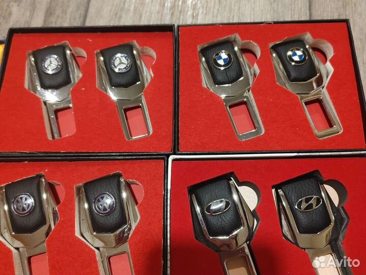 Брелок для ключей,коврик,заглушки(авто)