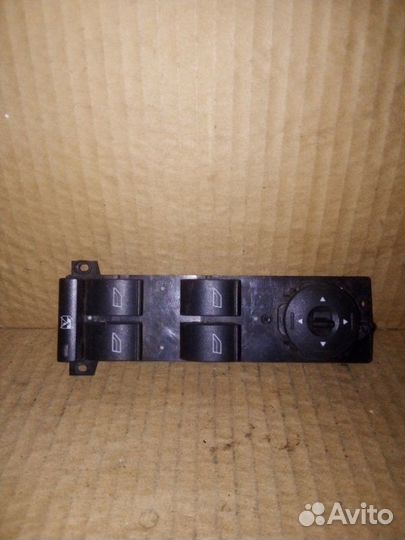 Блок управления стеклоподъемниками передний левый