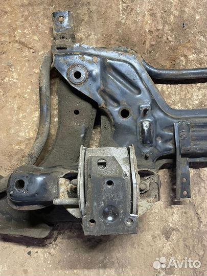 Подрамник VW Passat B3