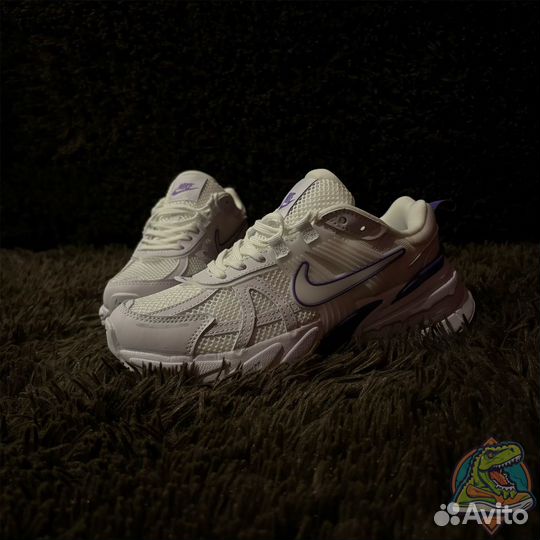 Кроссовки женские Nike v2k run