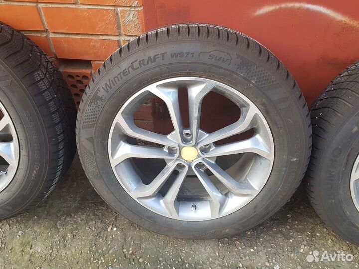 R18 Kumho WinterCraft WS71 235/60, PCD 5x108 DIA 63.3