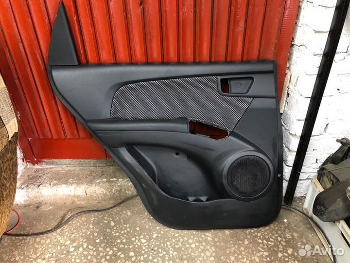 Дверная карта задняя левая Kia Sportage JE G4GC