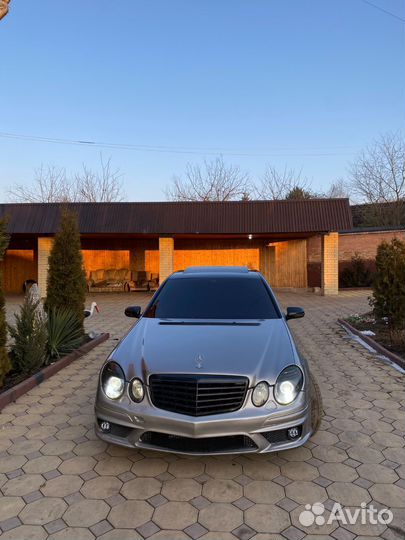 W211 Черный глянец решетка капота