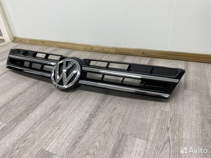 Решетка радиатора Volkswagen Touareg nf 10-14г