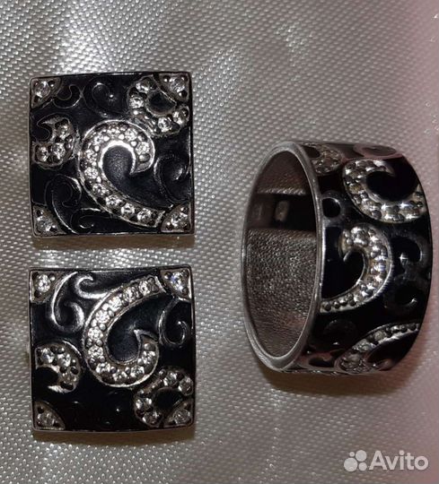 Серебряные серьги и кольцо