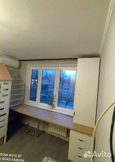 Рабочая зона: шкаф, стеллаж, стол, полки