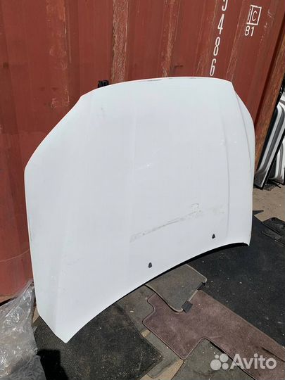 Капот Volvo V70 P3 с дефектом Вольво V70 P3