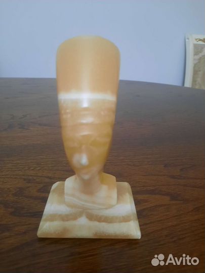 Статуэтка нефертити