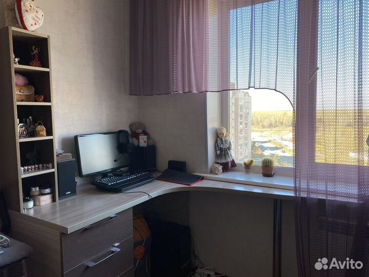 Угловой письменный стол