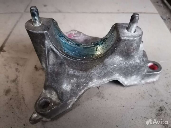 Кронштейн правого привода CX-5 KE