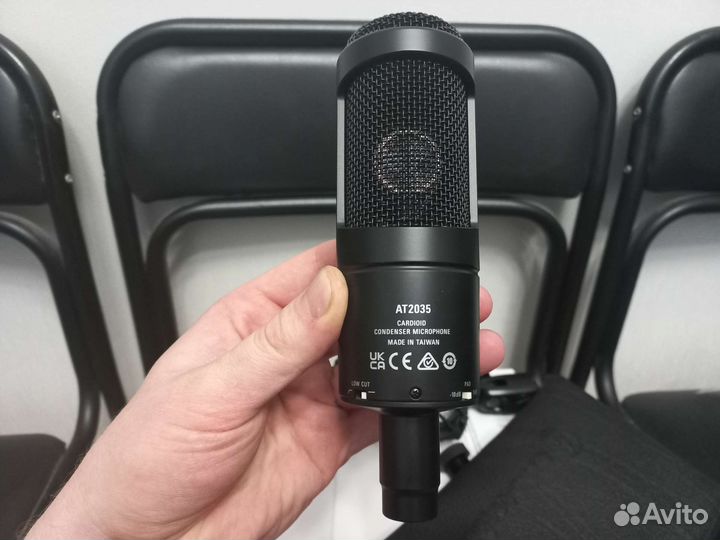Студийный микрофон Audio-Technica AT2035