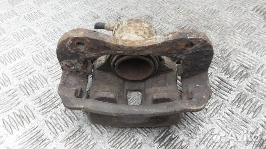 Суппорт тормозной передний правый hyundai tucson J