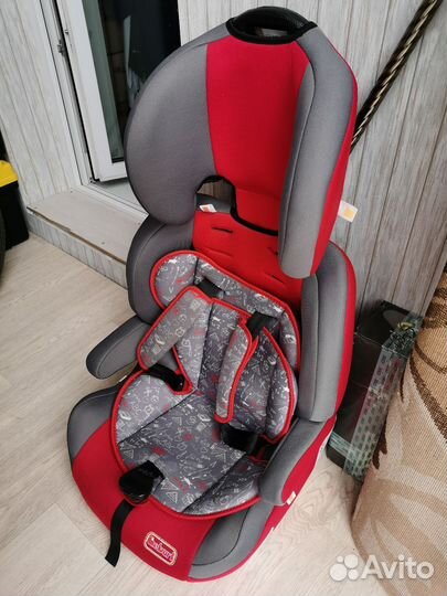 Детское кресло в машину