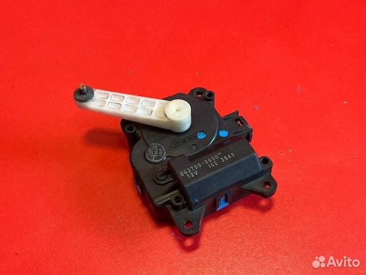 Сервопривод заслонок печки Toyota Avensis ZZT251L