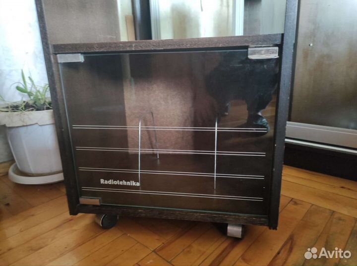 Тумба-стойка для радиоаппаратуры Radiotehnika