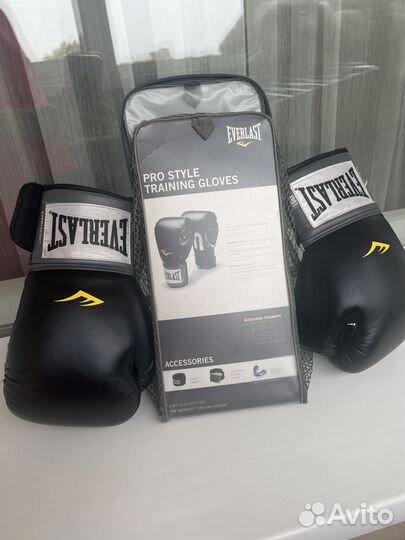 Боксерские перчатки 10oz