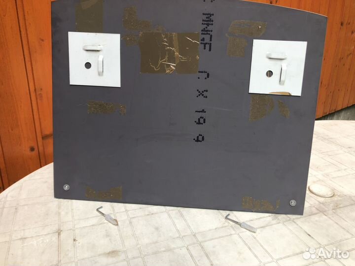 Зеркало в ванную с полочкой