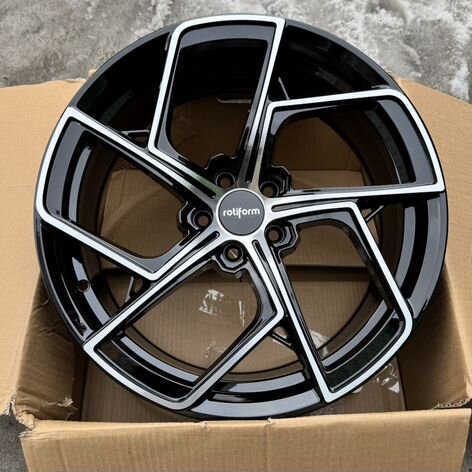 Литые диски Sakura Wheels 3339 8.5×R19 5×108