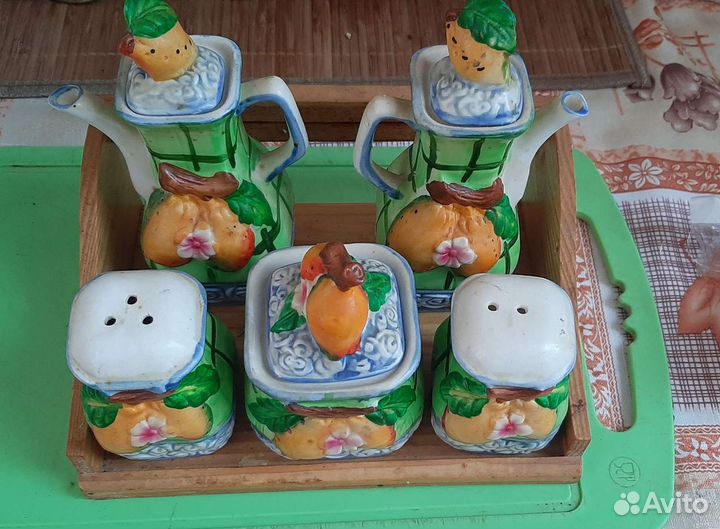 Набор для специй и тарелки