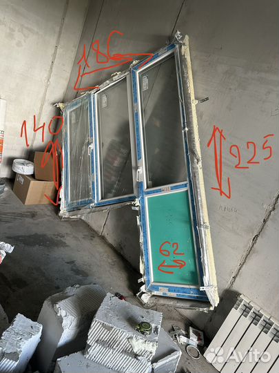 Пластиковое окно с дверью на балкон