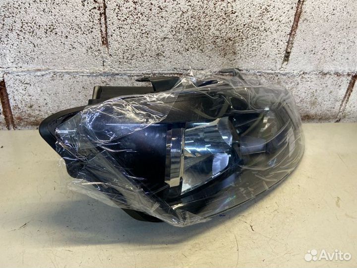 Фара правая Volkswagen Polo 5 2009-2020