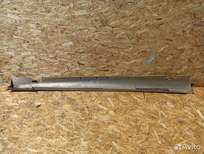 Накладка порога левая Mercedes W211