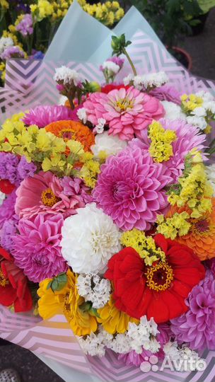 Букеты из сезонных цветов. Эустома, циния, астра