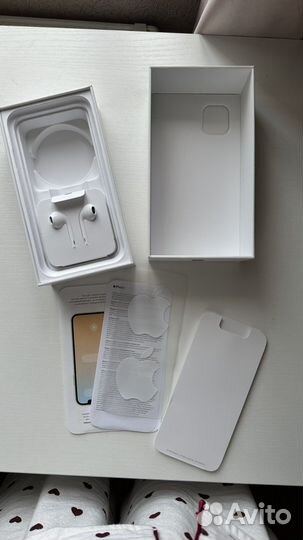 Коробка с наушниками от 11 iPhone