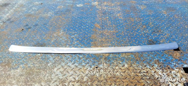 Накладка на задний бампер toyota estima