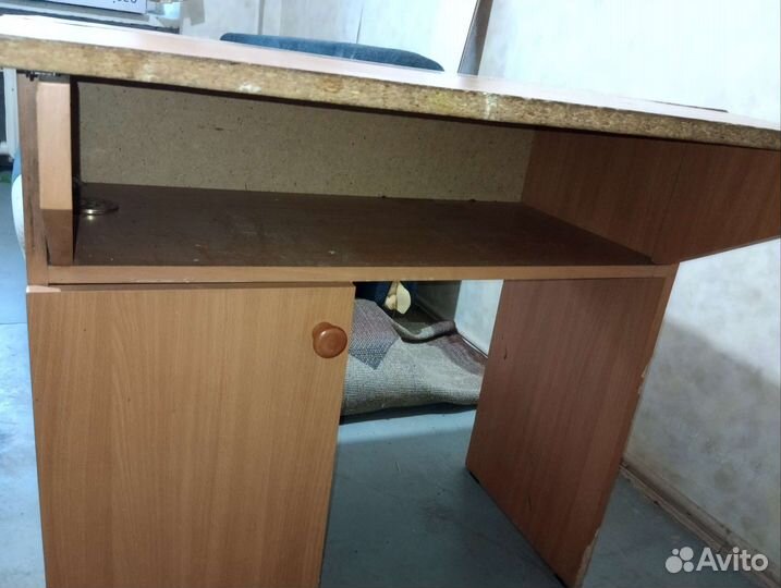 Стол с тумбой