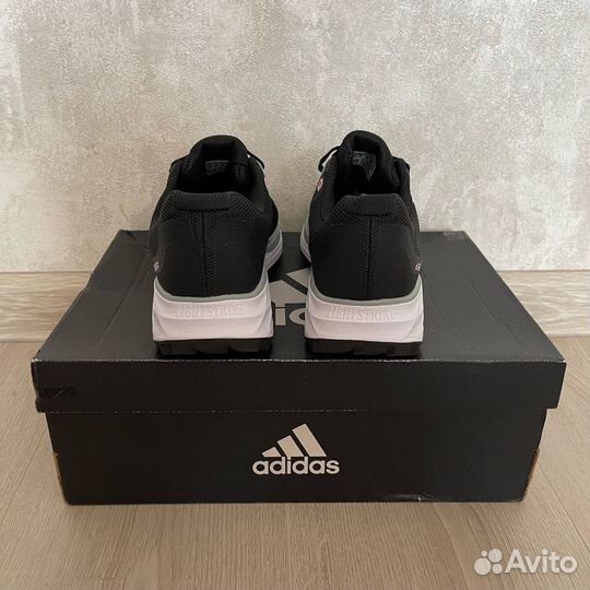 Кроссовки adidas