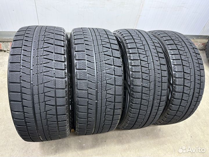 Bridgestone Blizzak Revo GZ 215/45 R18 и 245/40 R18 89Q