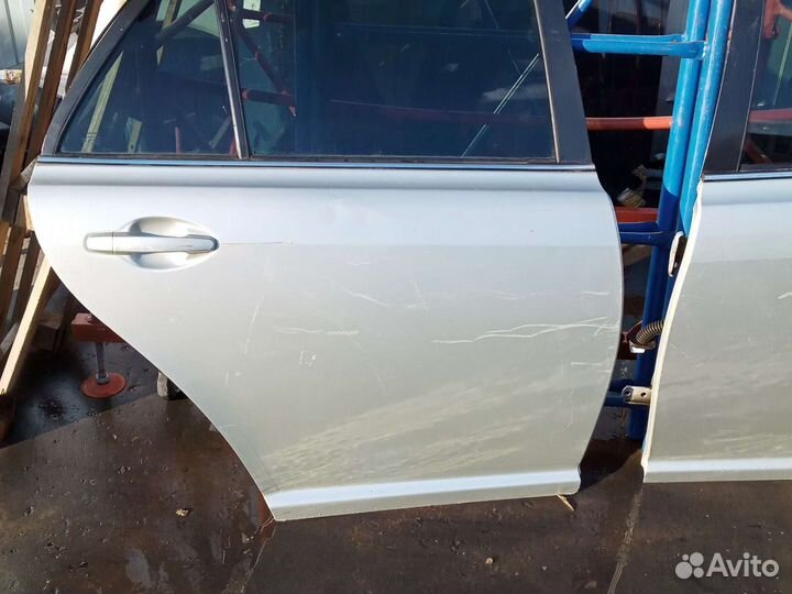 Дверь задняя левая правая Toyota Avensis T25