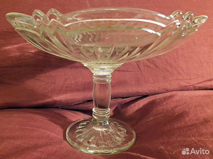 Ваза на ножке. Белое стекло. СССР. 1950-е годы