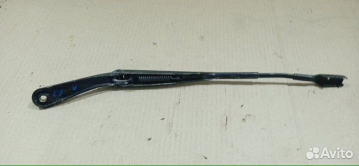 Поводок стеклоочистителя передний левый Nissan