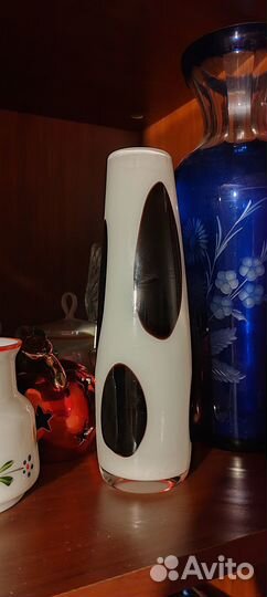 Сахарница, кувшин, разные вазы(цветное стекло)