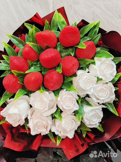 Мыльный букет из роз и клубники