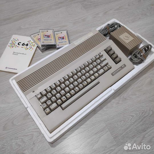 Ретро компьютер Commodore C64C